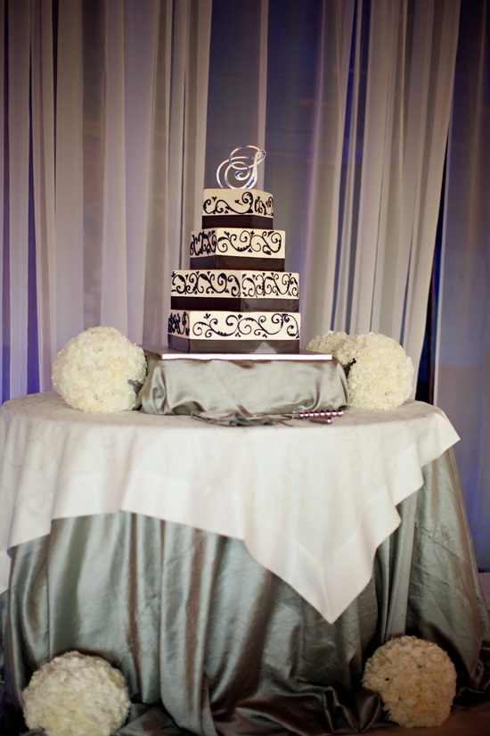 photo of Elegant Winery Wedding with a Cool Color Palette