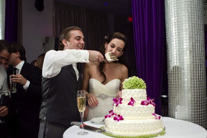 bride and groom wedding cake cutting