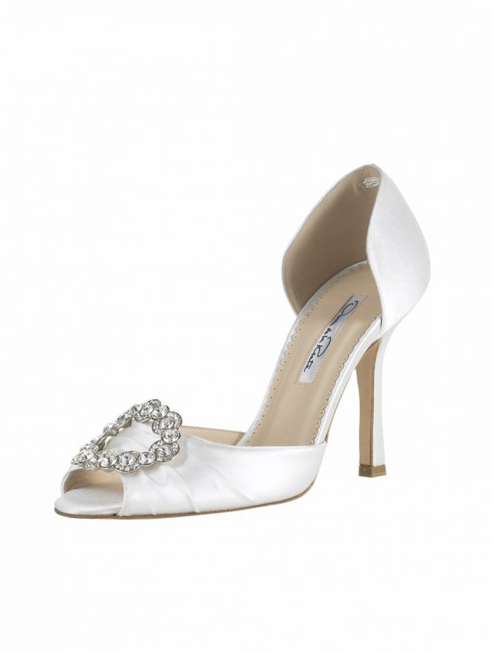 bridal shoes Oscar de la Renta wedding heels white pump with pleats