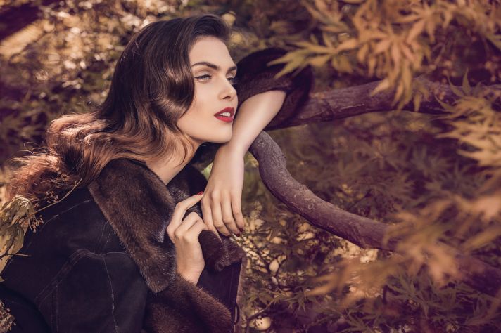 Vintage inspired bridal beauty look with silky retro waves and bold brows