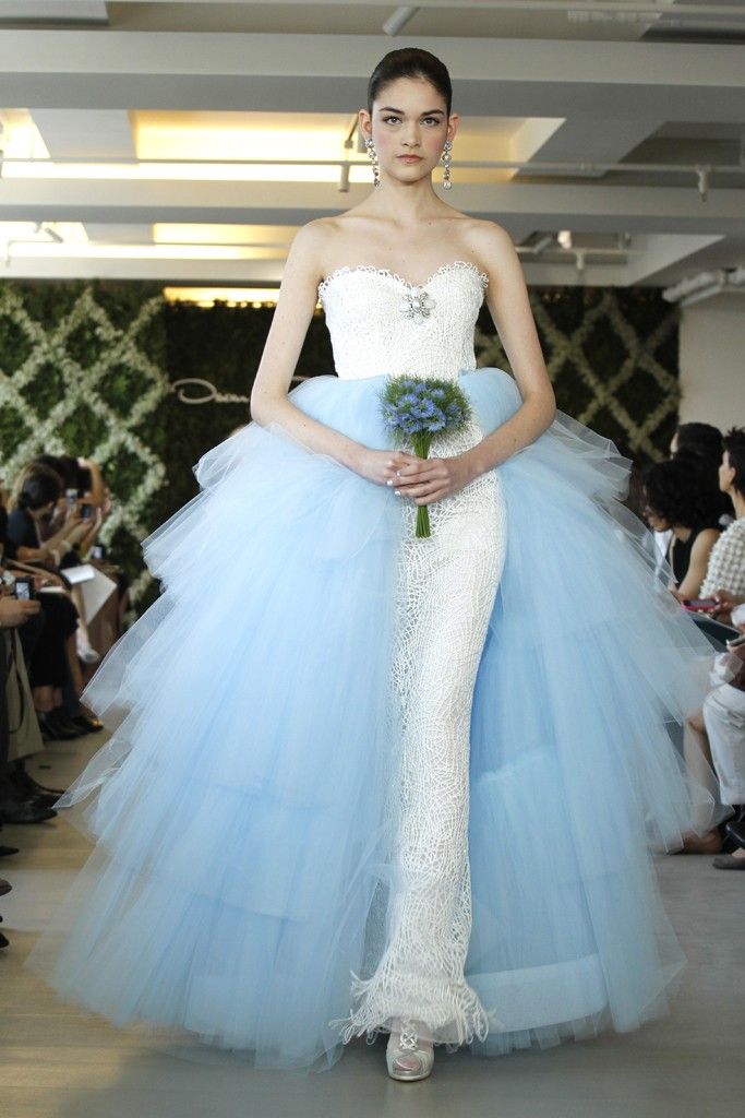 2013 wedding dress trend two tone bridal gowns Oscar de la Renta ivory sky blue tulle