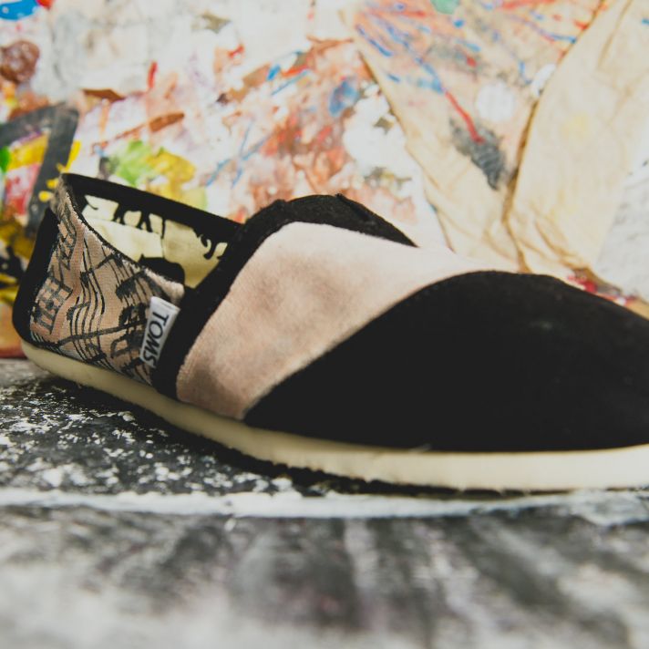 music themed wedding accessories ceremony reception decor TOMS for groom 1