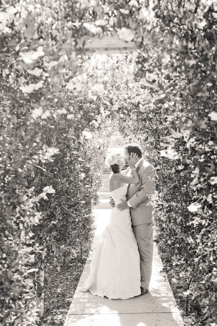romantic black white wedding photo bride and groom kiss