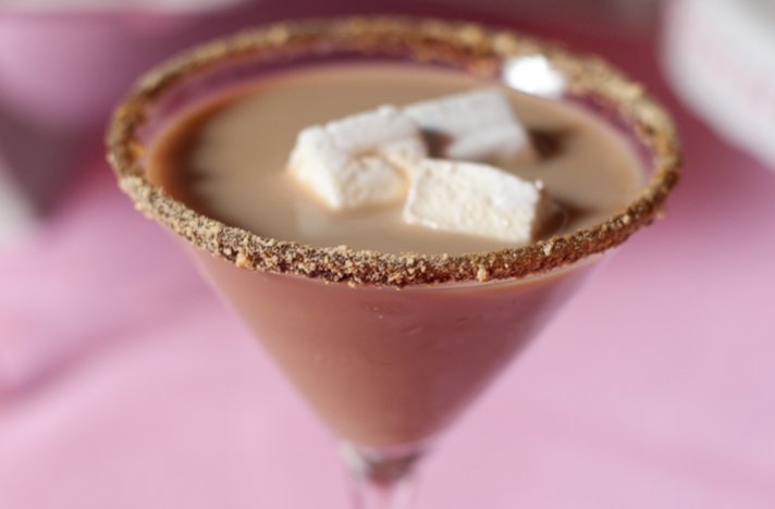 S’mores martini for your winter wedding reception