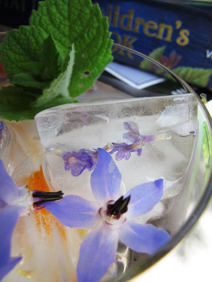 simple wedding DIY floral ice cubes signature drinks