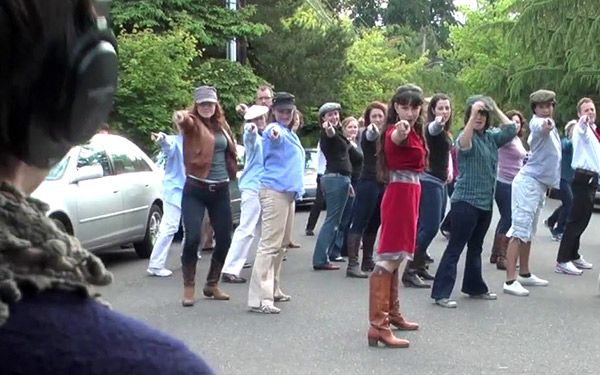 viral marriage proposal- well-choreographed and GLEE-tastic