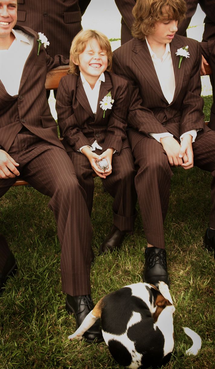 cute wedding photo misbehaved wedding guests