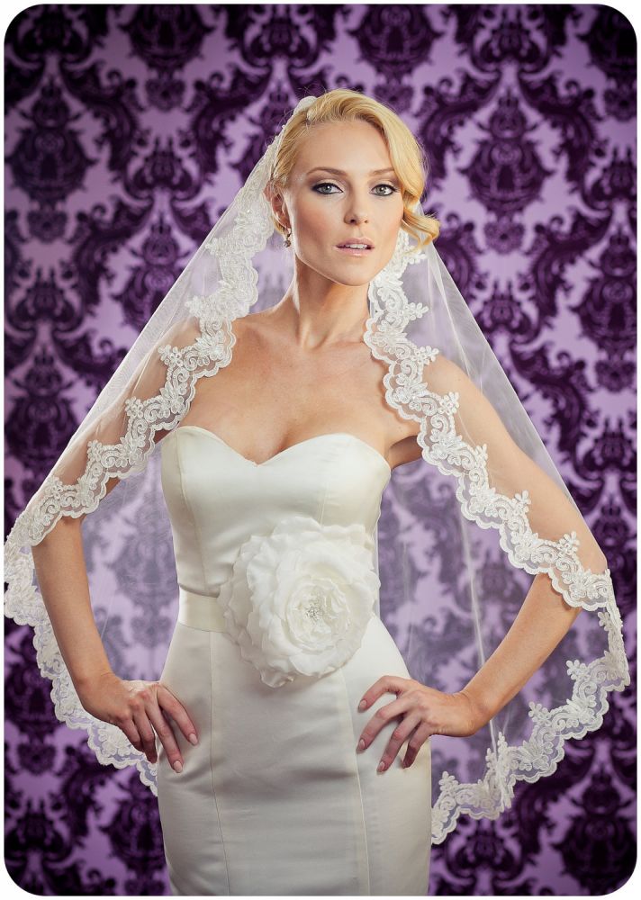 tulle lace mantilla veil for romantic brides