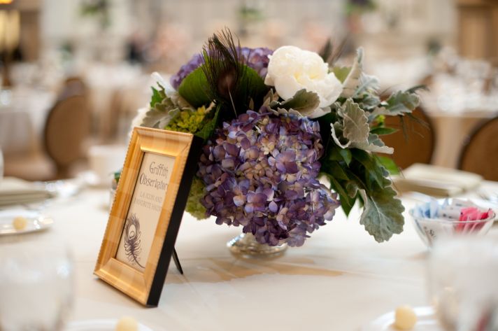 wedding photography sneak peek elegant real wedding hydgrangea centerpiece