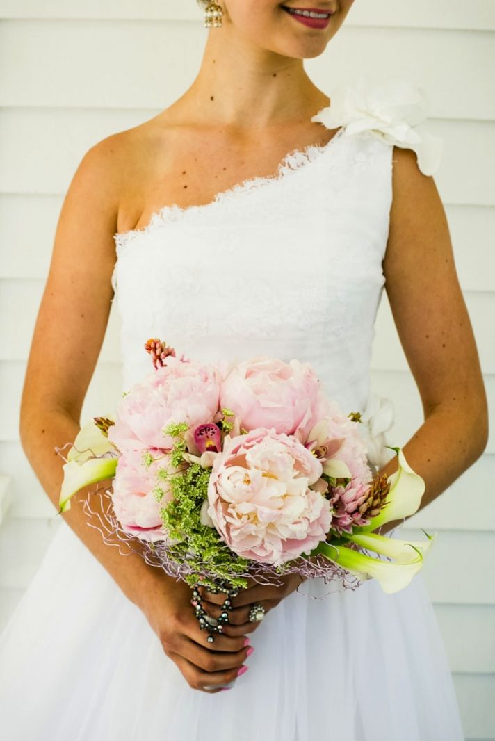 romantic mansion wedding with vintage inspired bride and groom peony bouquet
