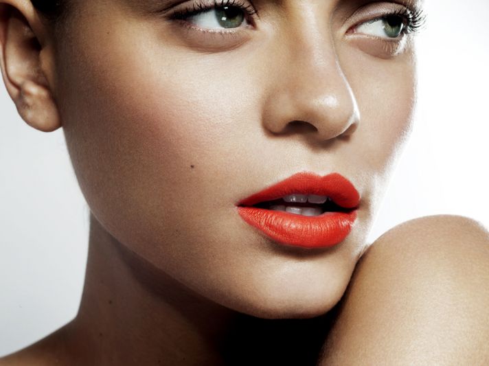 wedding makeup with long lashes and red orange lips