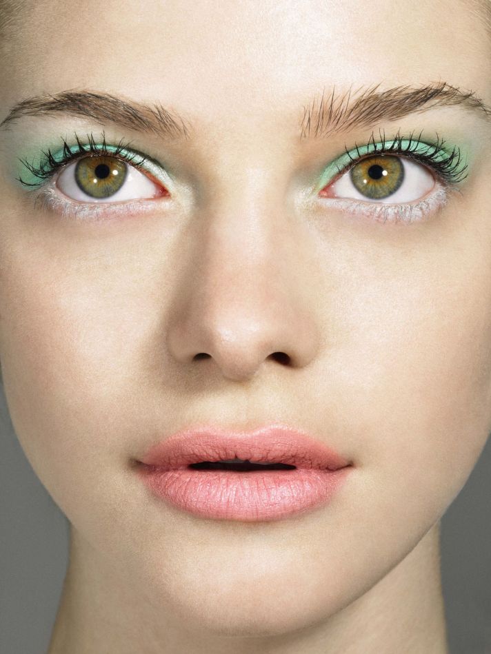 Mint and white eye shadow for mod brides