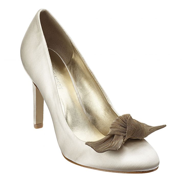 Ivory satin closed-toe bridal pumps with contrasting textured bow