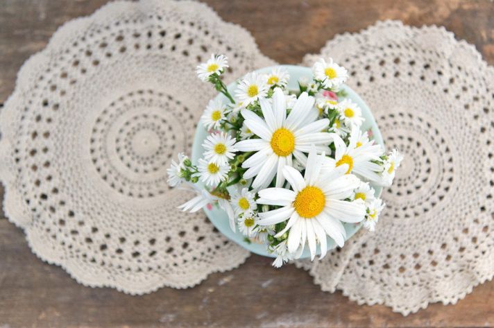 wedding DIY projects vintage lace daisy wedding flowers