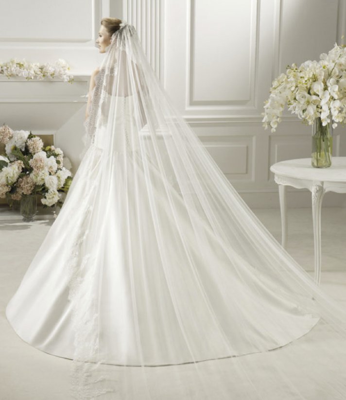 romantic wedding hair accessories mantilla bridal veils by Pronovias 1