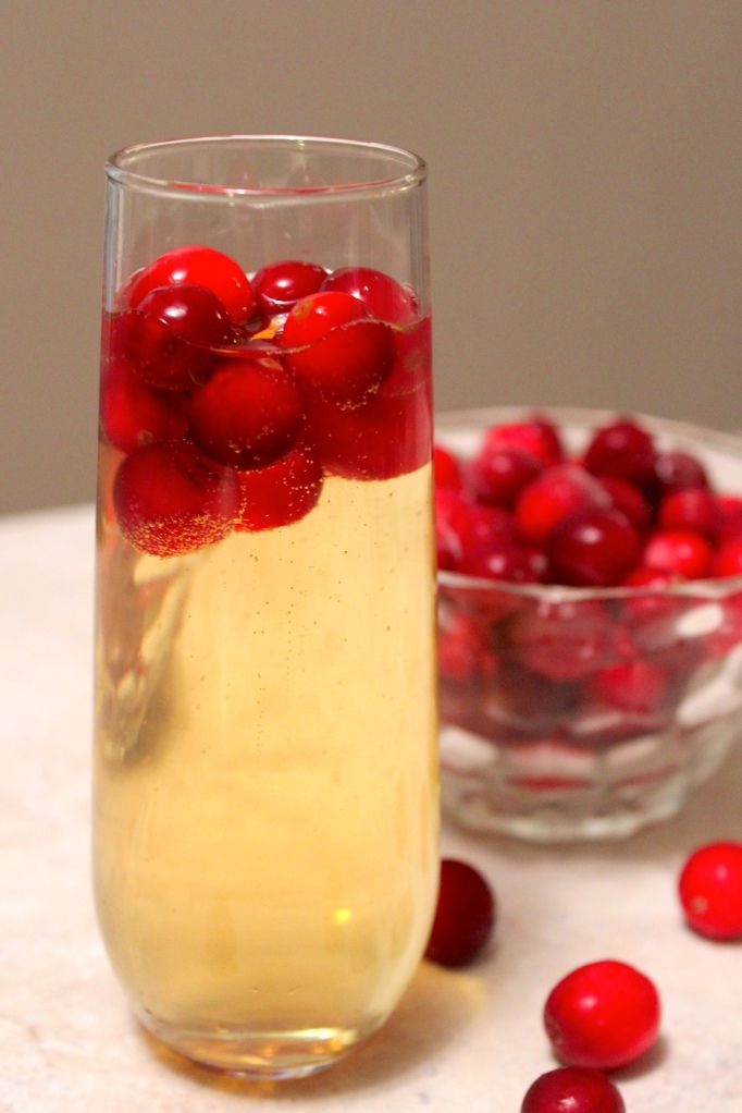 Holiday Wedding Ideas Sweet Signature Drinks Cranberry Cider Fizz