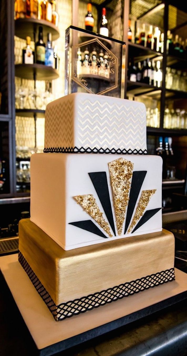Modern Black and Gold Cake