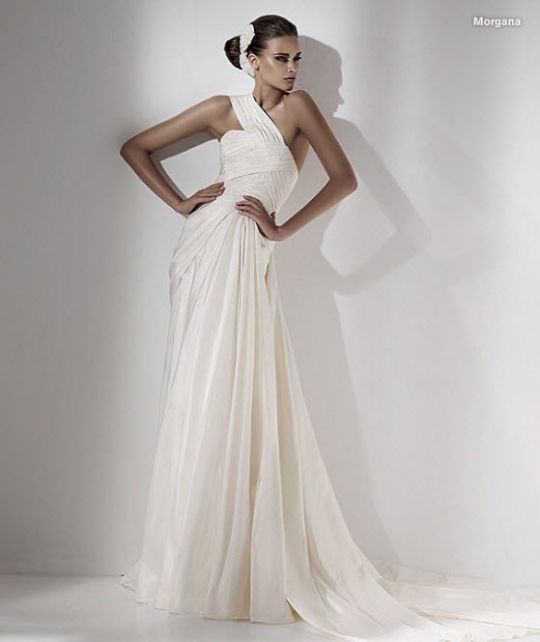 Classic and beautiful ivory Elie Saab wedding dress with asymmetric neckline