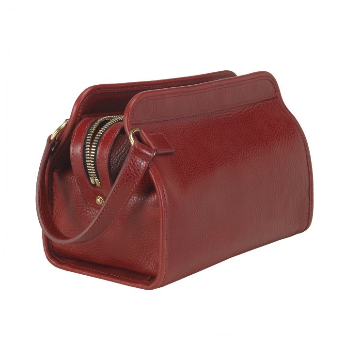 Fine handcrafted dopp kit from Lotuff & Clegg in red leather