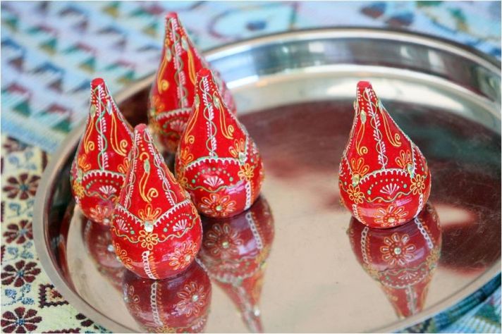 Gorgeous red, gold, and blue wedding details from traditional Indian wedding
