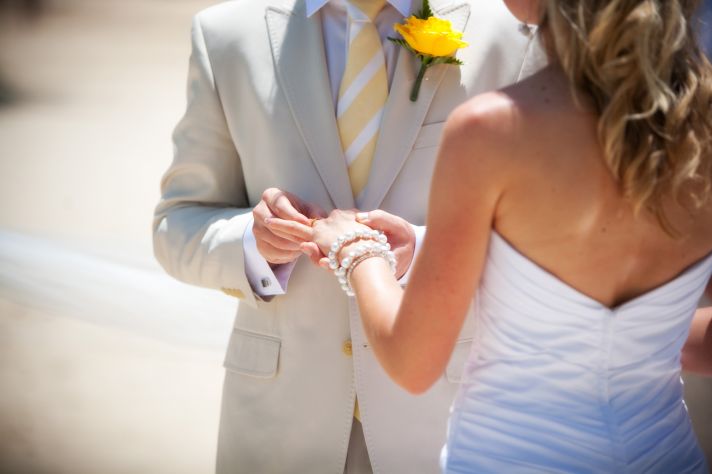 destination-wedding-bride-groom-casual-beach-wedding-engagement-rings