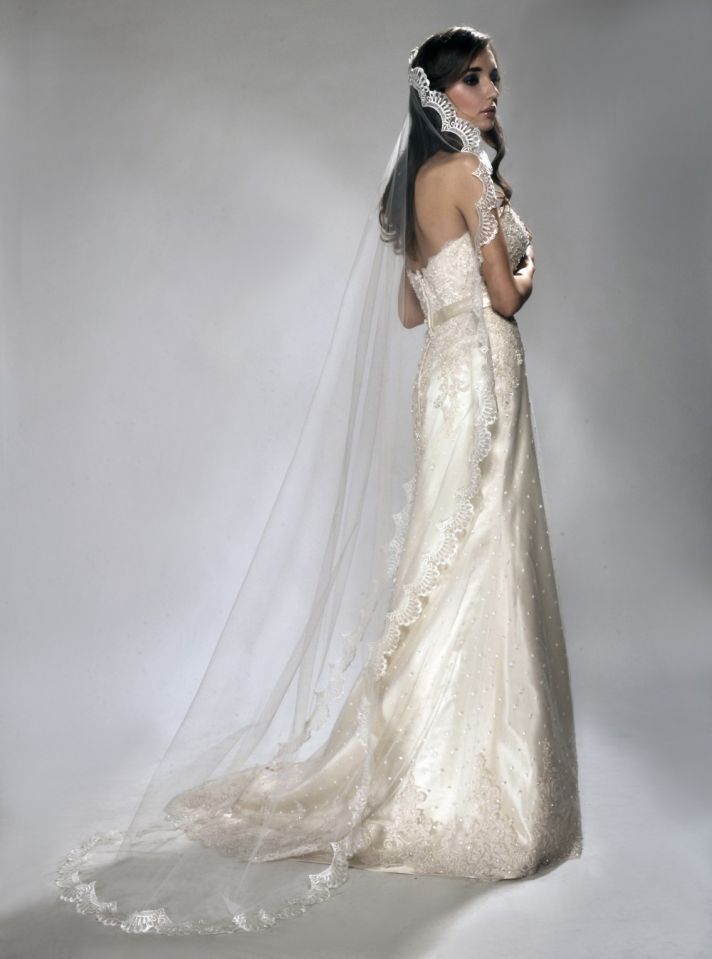 romantic wedding accessories bridal head chic Mantilla veils chapel lace