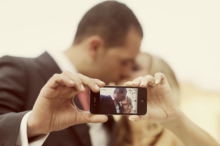 iphone wedding bad guest etiquette
