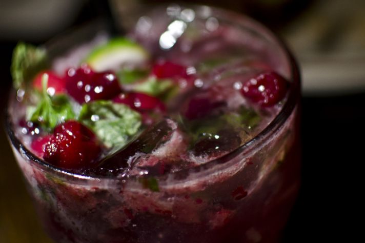 Holiday Wedding Ideas Sweet Signature Drinks Cranberry Mojito