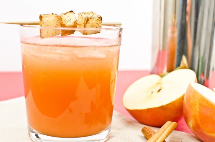 Holiday Wedding Ideas Sweet Signature Drinks Spiked Apple Cider