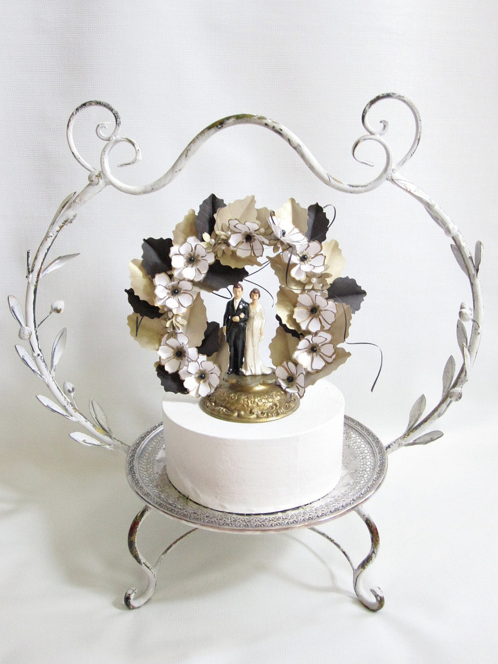 Vintage-wedding-cake-topper-gold-black-white.full