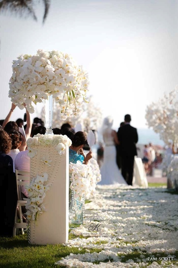 photo of 10 Creative Ways to Line the Wedding Ceremony Aisle