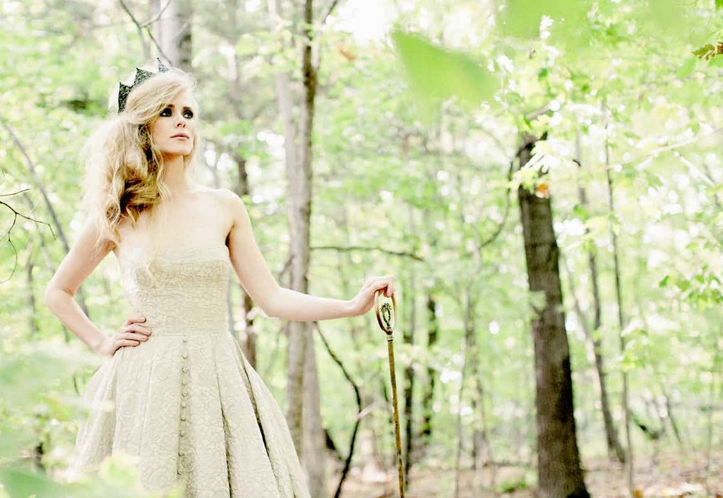 Fall-2013-wedding-dress-by-tara-latour-9.full