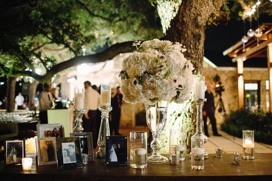21-gorgeous-ways-to-incorporate-candles-into-the-wedding.medium_large