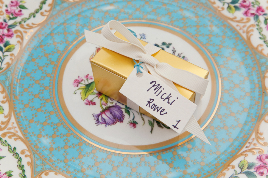 Vintage-china-for-wedding-reception-tables.full