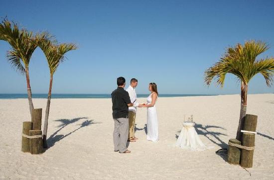 photo of Planning a Wedding? 10 Reasons to Think Small