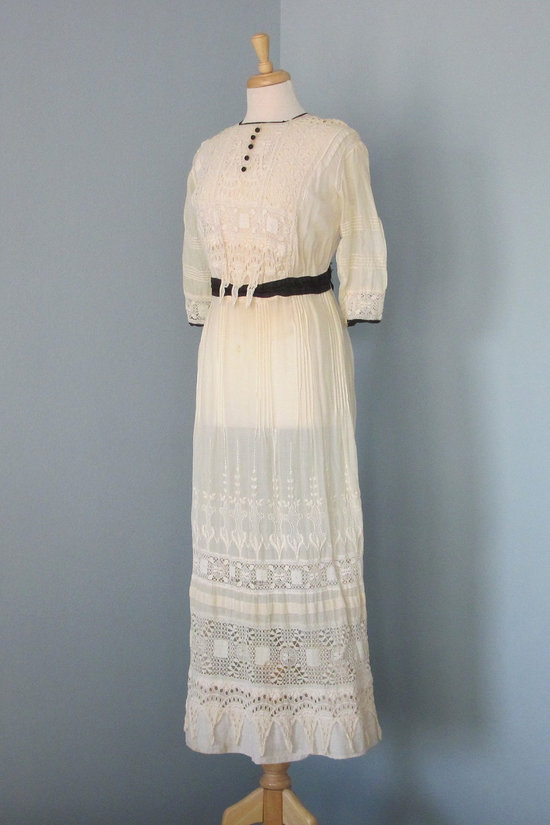 photo of 1910 Edwardian wedding dress