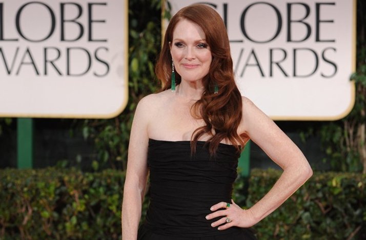 Julianne-moore-golden-globes-2012-bridal-hair-makeup-ideas.full