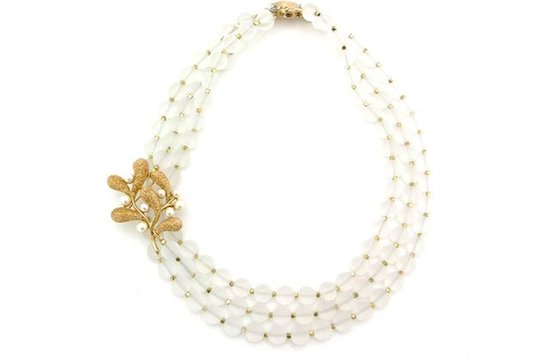 Statement wedding necklaces- elegant simplicity