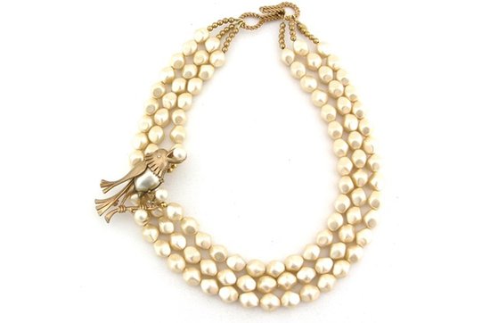 Statement wedding necklaces- feathers