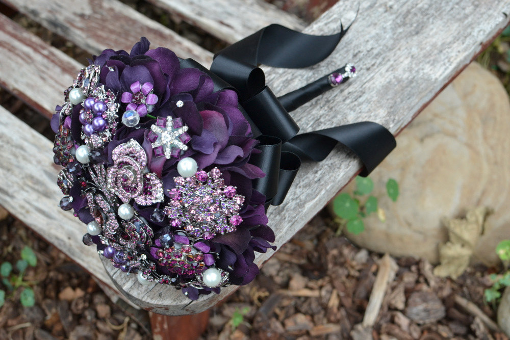 Purple-bridal-bouquet-vintage-brooches.full