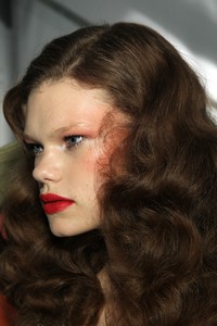 Anna-sui-wedding-hair-makeup-trends-all-down-bridal-hairstyle-red-lips.medium