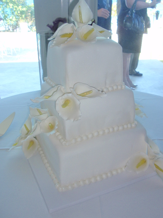 Romantic White Wedding Cake