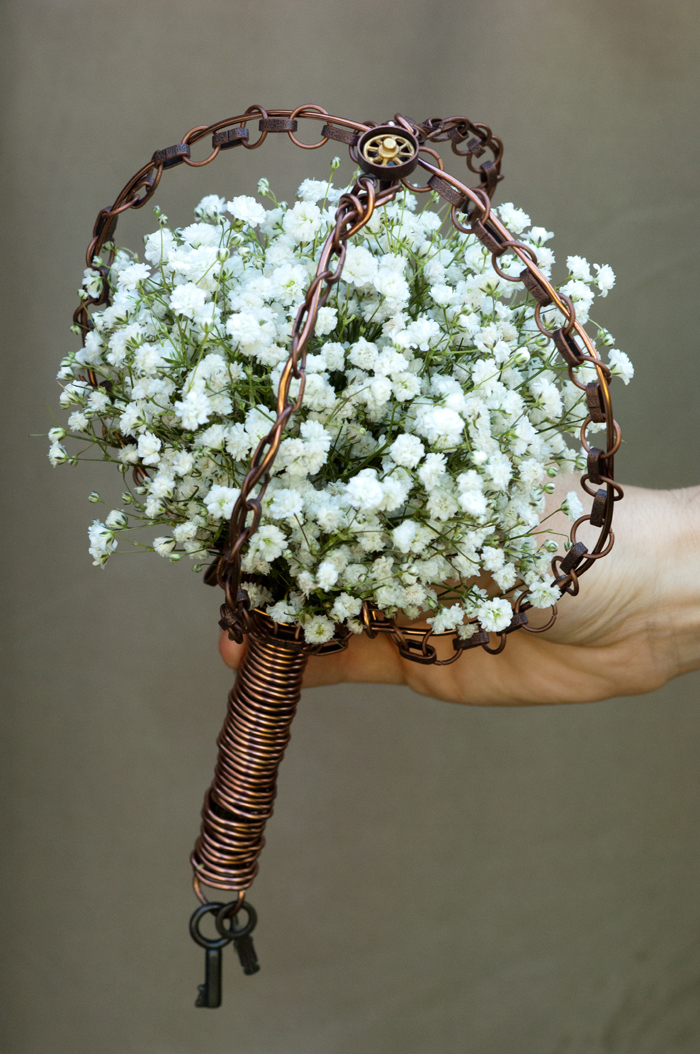 Vintage-wedding-themes-offbeat-wedding-flowers-bridal-bouquet.full