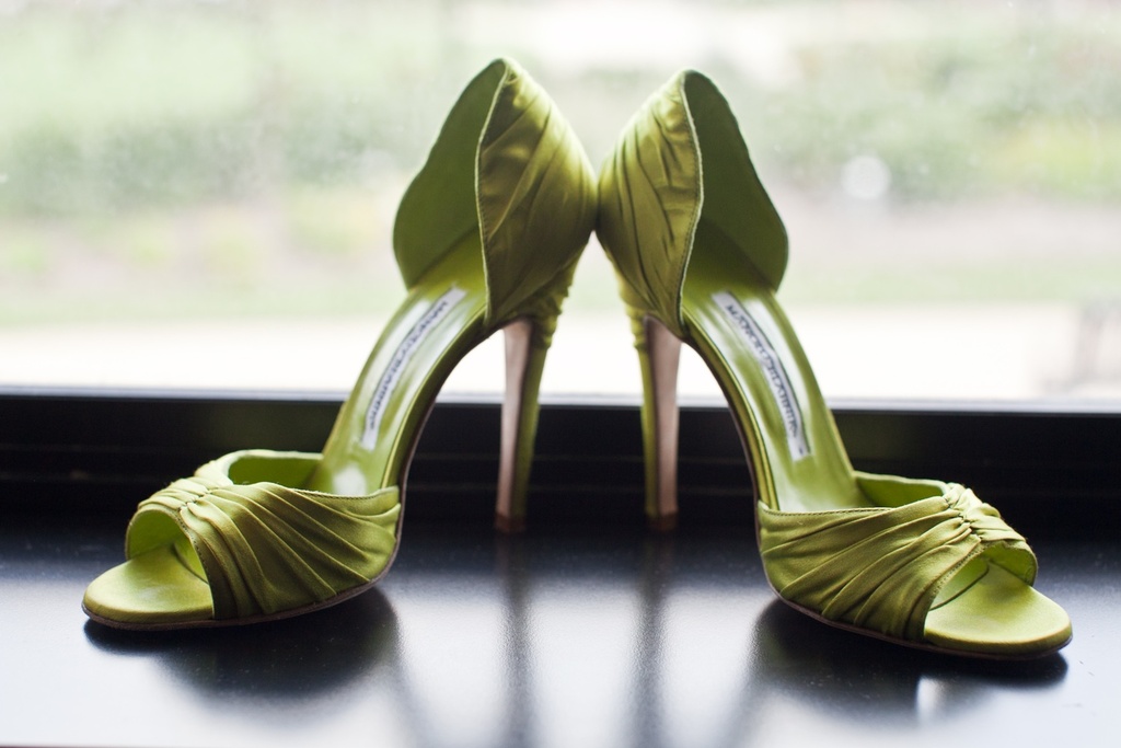 Real-weddings-new-york-wedding-photography-green-wedding-shoes.full