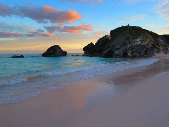 Beautiful Bermuda pink sand beach for honeymooners