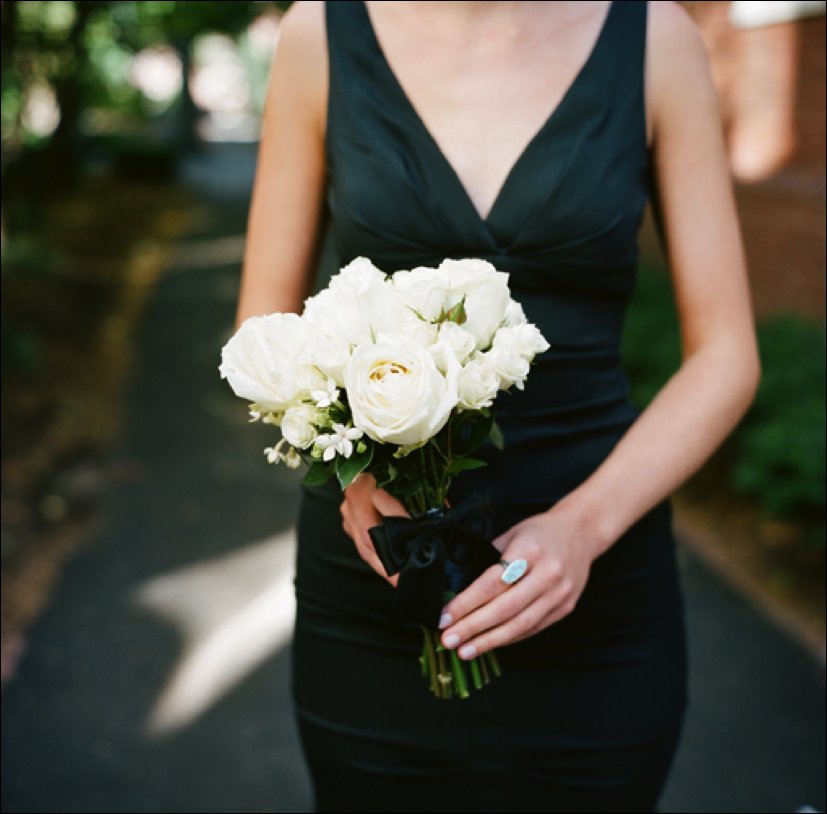 Black-bridesmaids-dress-white-wedding-bouquet.full