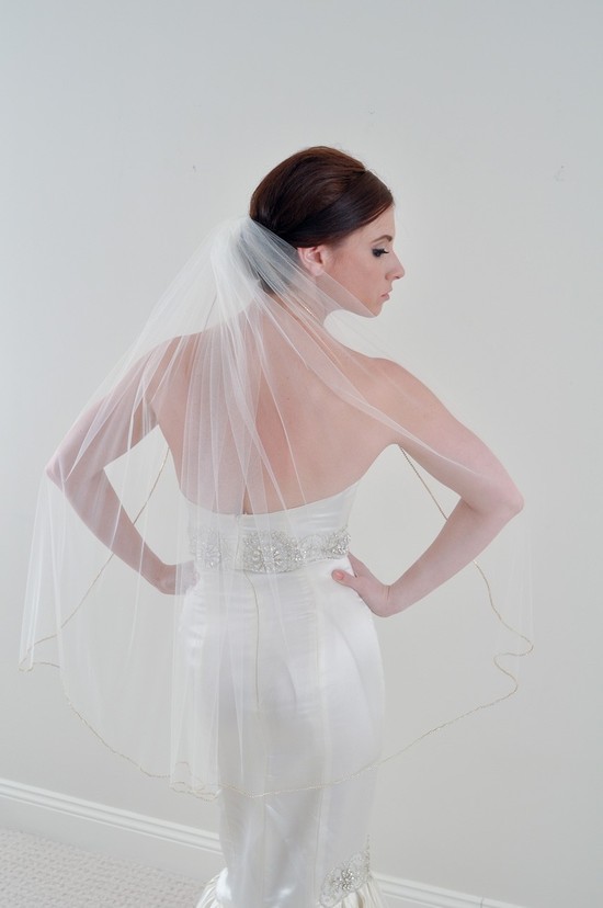 photo of Fingertip tulle bridal veil by arielj on Etsy