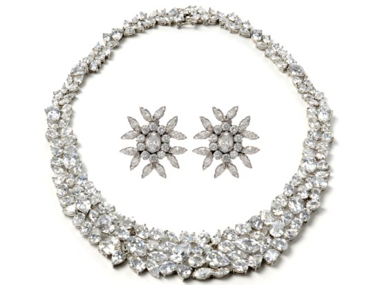 Statement bridal necklace and vintage-inspired earrings