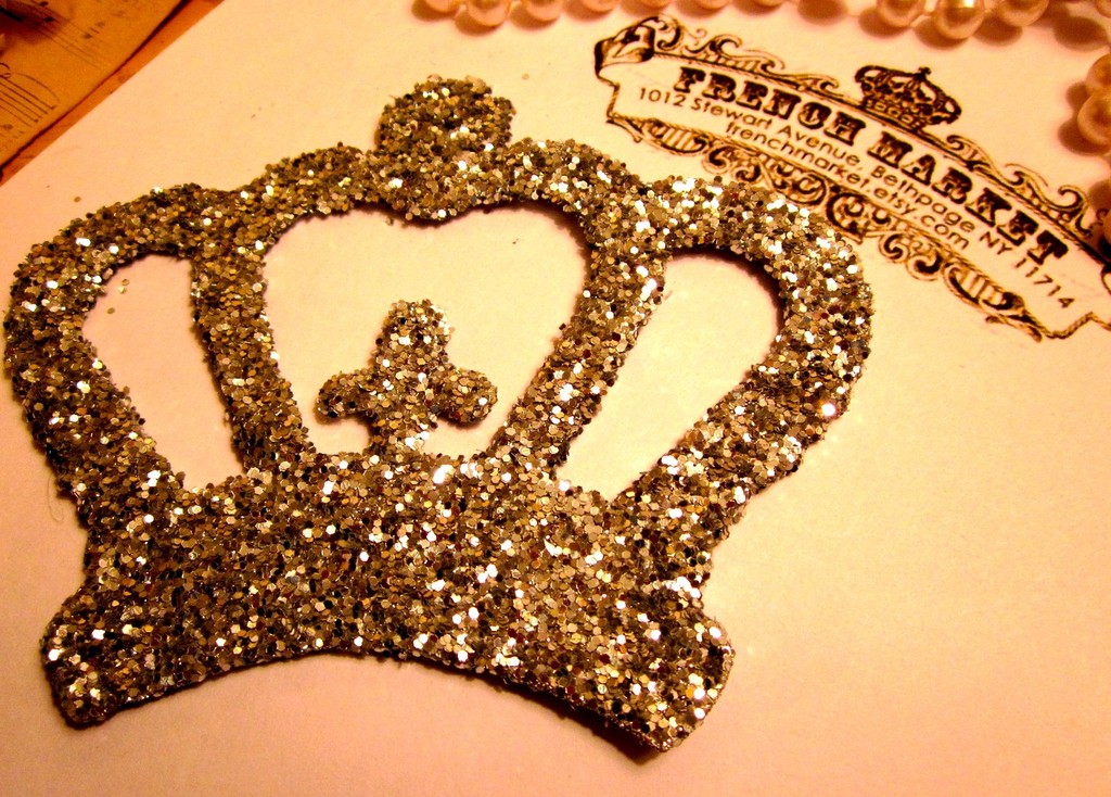 Royal-wedding-decor-handmade-wedding-invitations-gold-crown.full