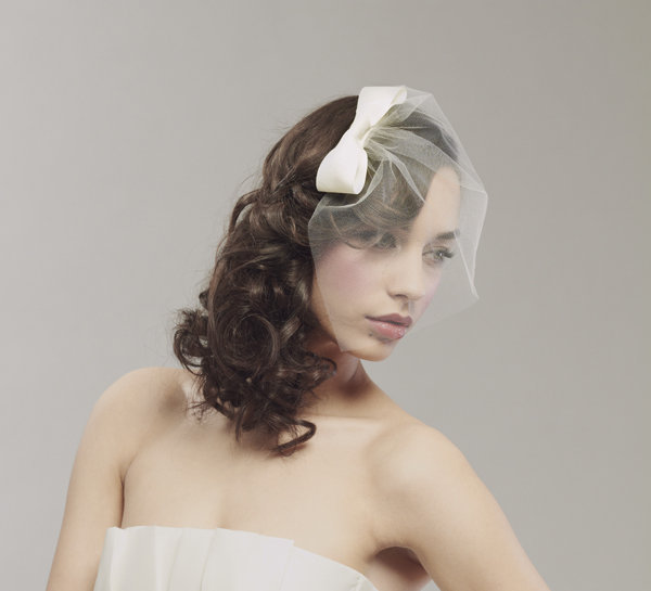 Vintage-bridal-blusher-tulle-veil-mini-bow.full